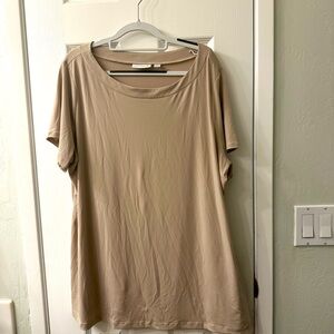 Susan Graver Ladies 1X cream short sleeve polyester/spandex top. Never worn